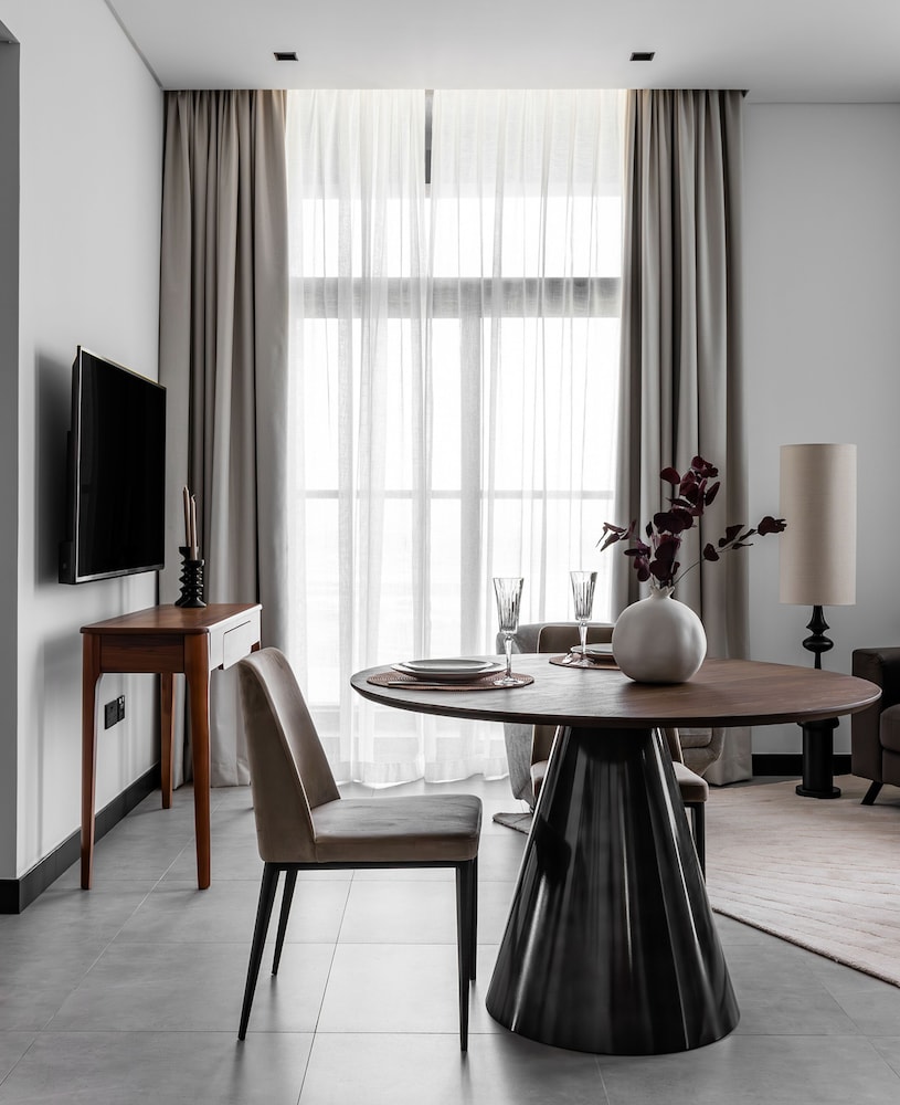 Elegant 1BR at 15 Northside