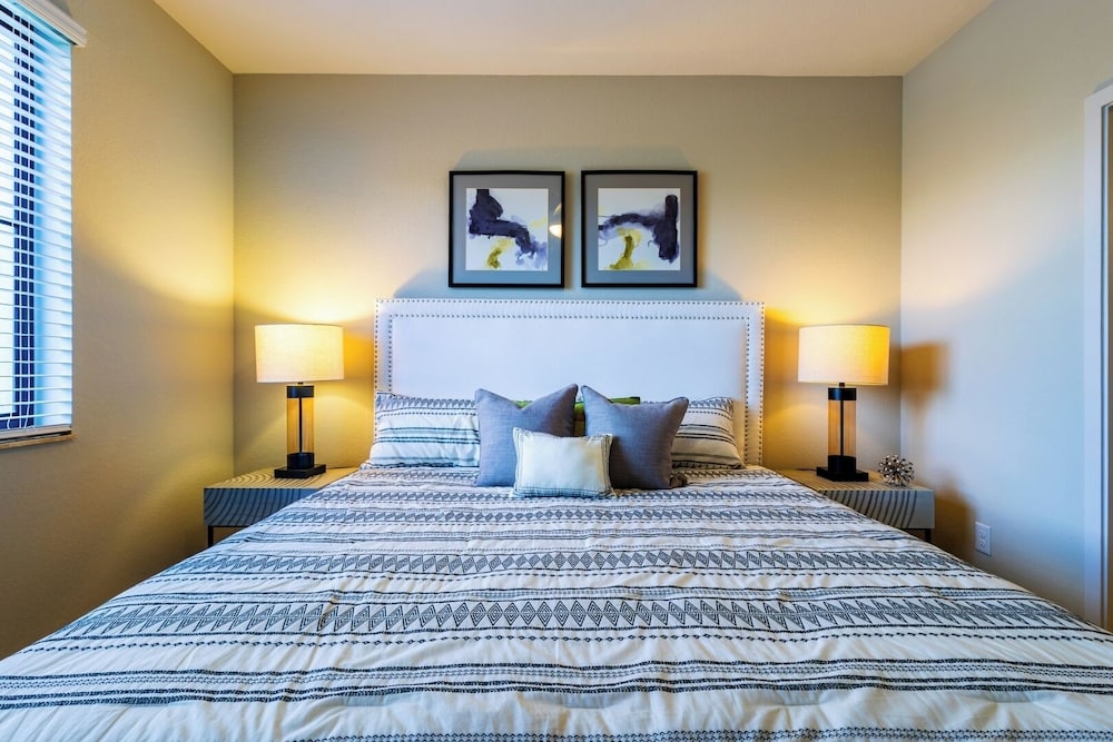Modern 2BR Fort Myers Condo Pool, BBQ & Near Beaches
