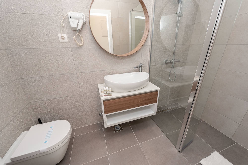 Apartments & Rooms Pool Villas Maris