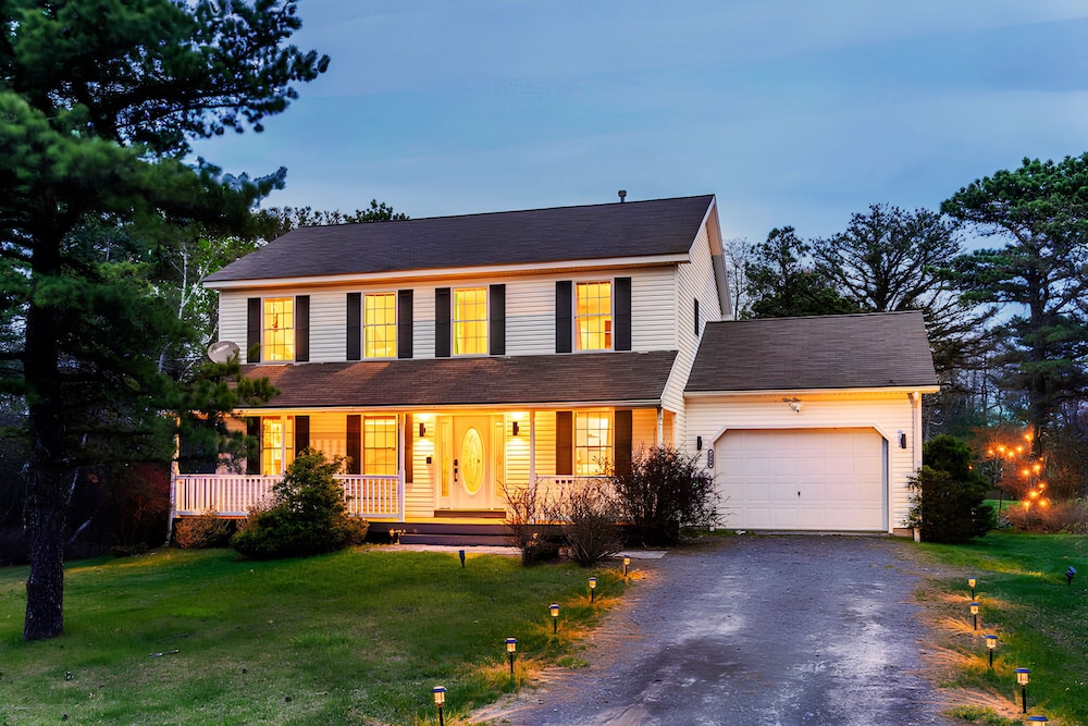 Ultimate Poconos Family Escape! Games, Firepit, Theater Vibes & More