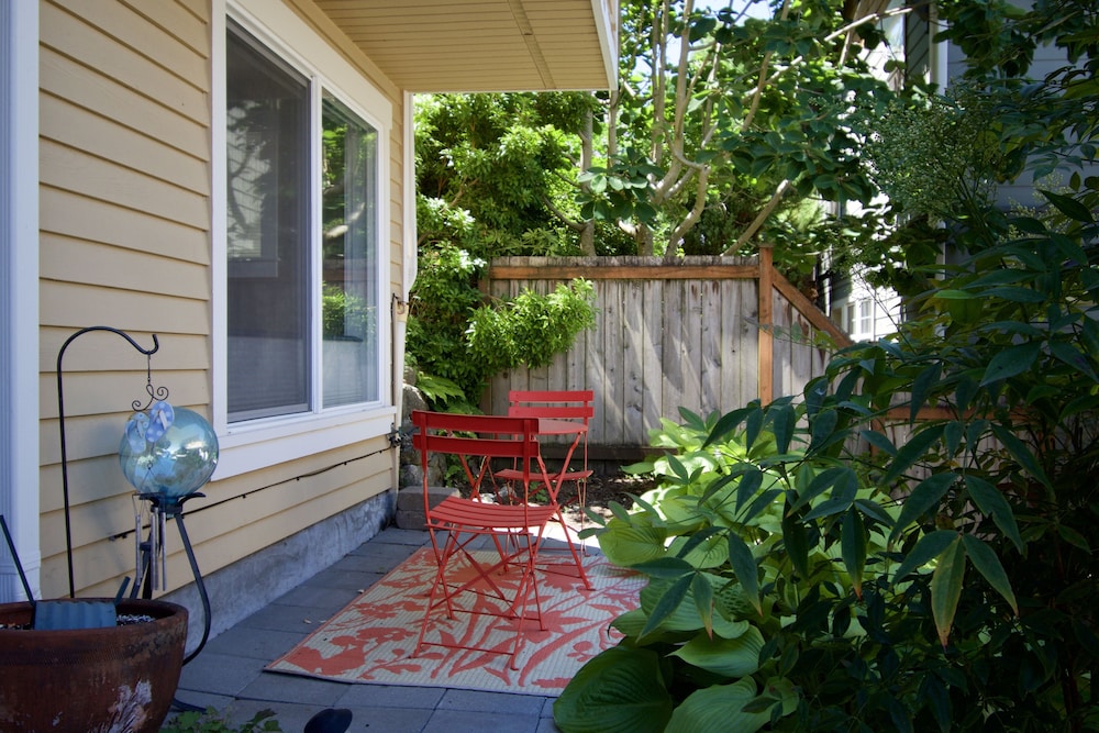 Comfort and Grace on Queen Anne Hill