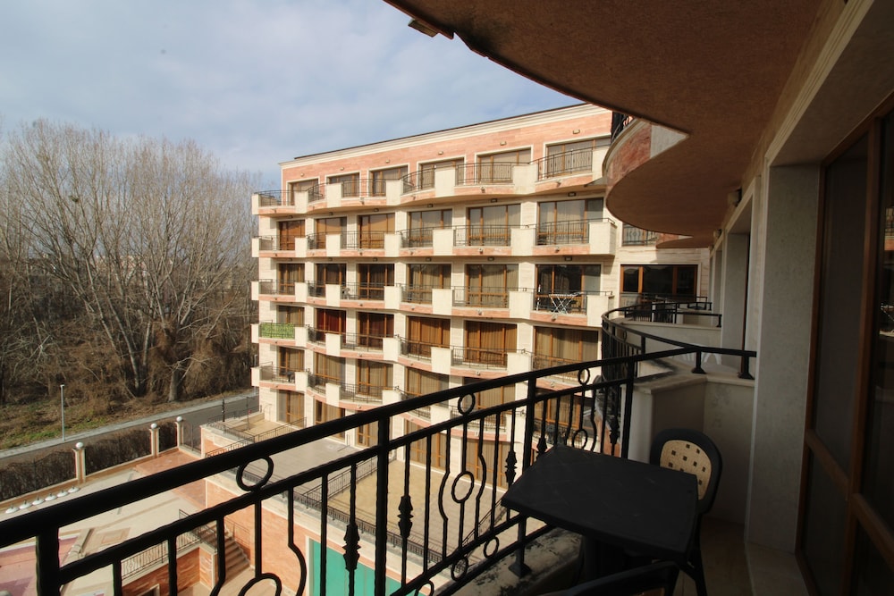 River Park - Menada Apartments