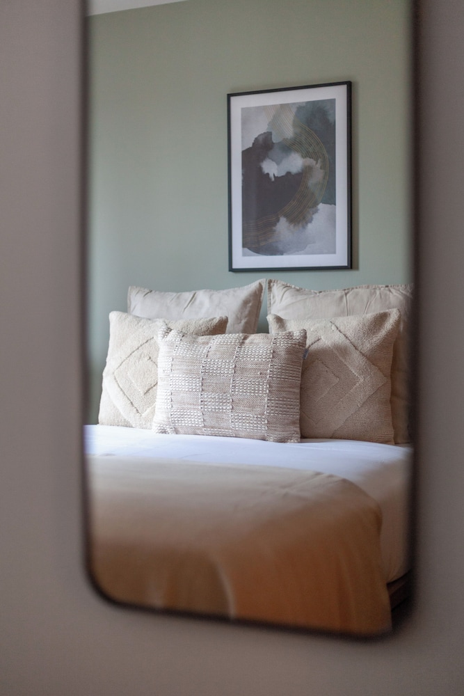 Trendy Flat in St Katharine