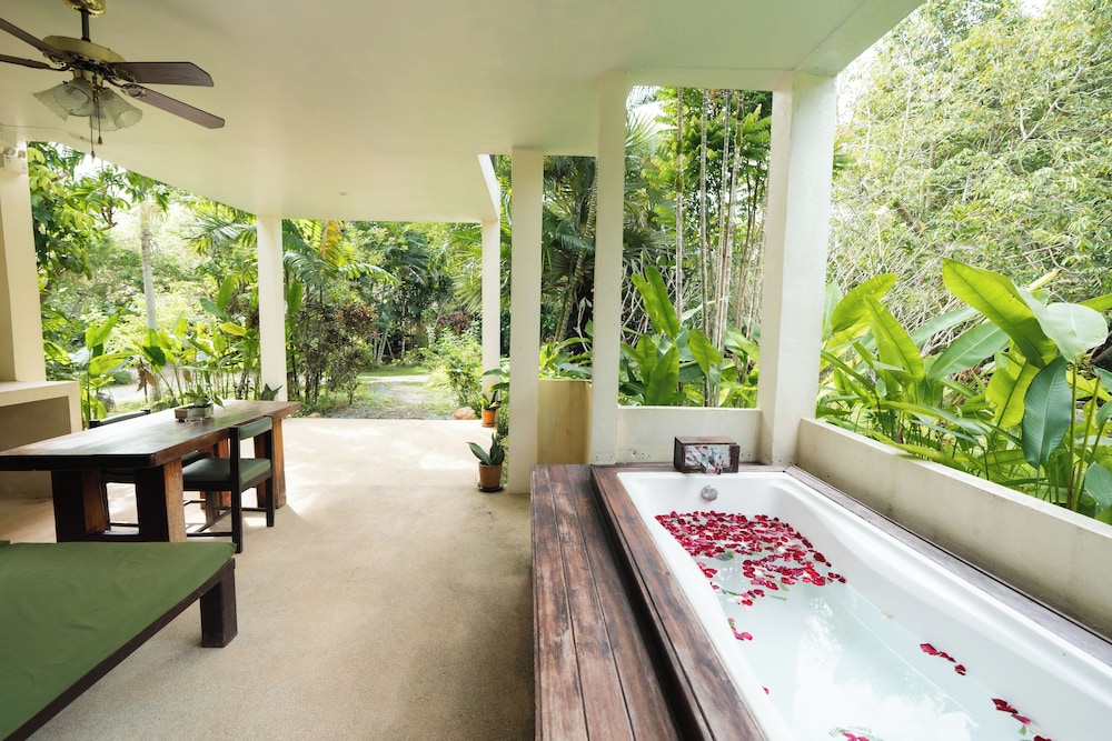 Wareerak Hot Spring & Wellness