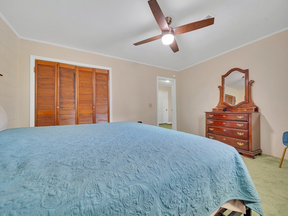 Smoky Mtn Retro 4 Bedroom Home