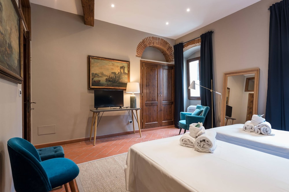 Heart of Florence Pitti 2 Bed-apartment