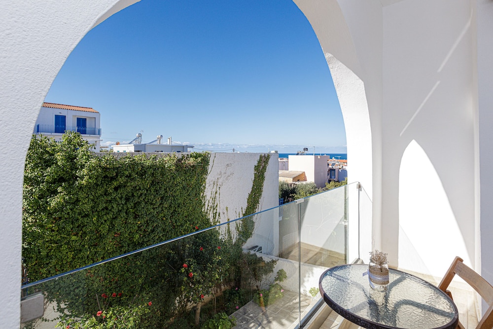 Kasteli Studios & Apartments