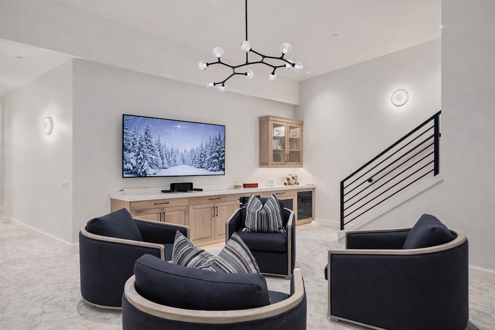 Old Town Luxe Retreat-walk To Main. Hottub-casita 173 4 Bedroom Home