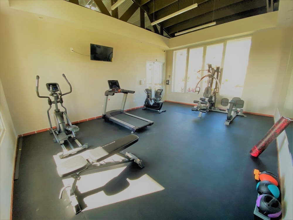 Family Villa Oleana Waterviews Oceanfront With Water and Generator