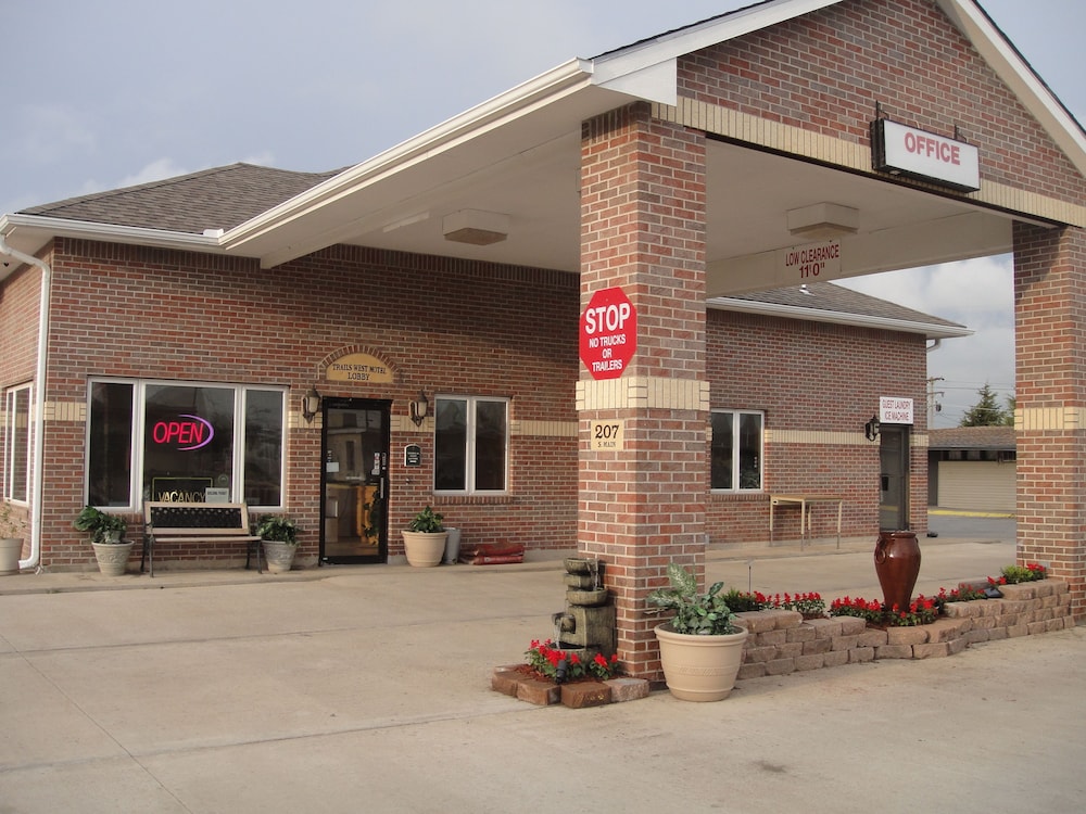 Hutchinson Vacations - Trails West Motel - Property Image 11