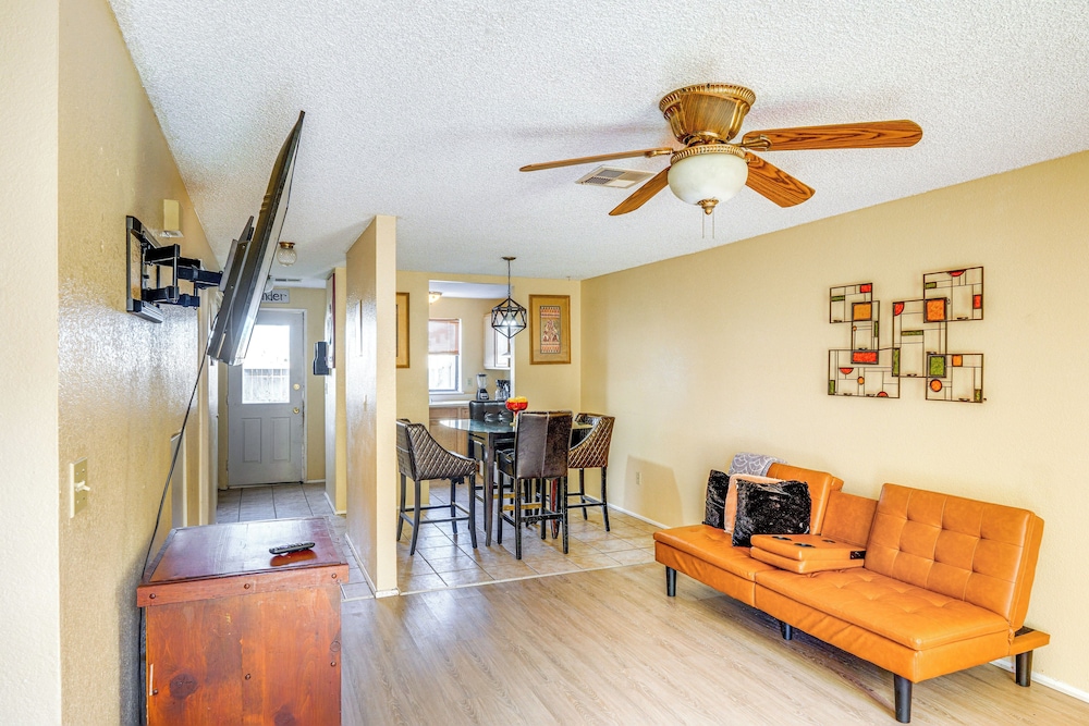 Patio & Mtn Views: Family Gem in California City