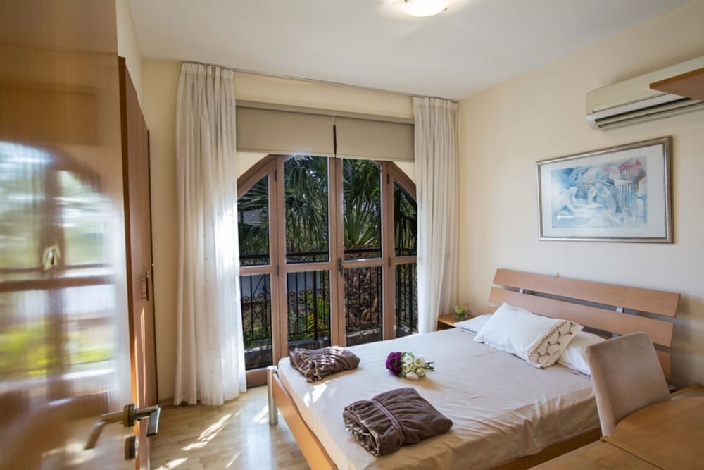 Private Villa in Pernera 1233 view 3