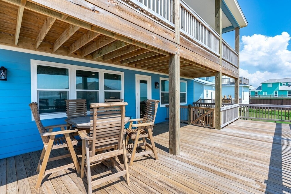 Oceanfront Manor 4 Bedroom Home