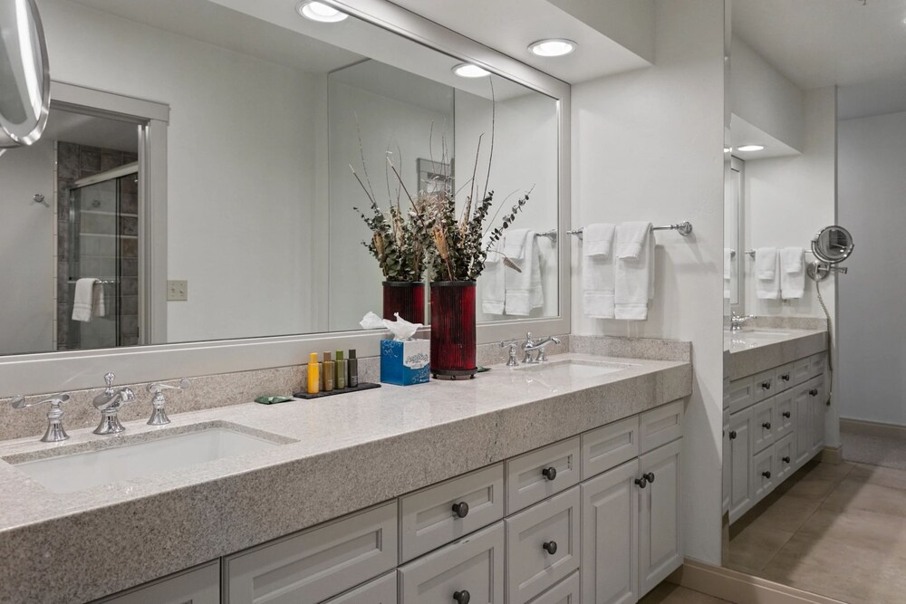 Trail's End Lodge at Deer Valley Resort - Two Bedroom Residence with Den and Spa #102 2 Condo