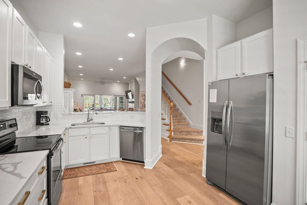 Spacious 7 Bedroom 5.5 Bath on Ocean Creek Golf Course!