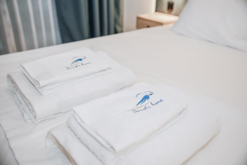 Parrot's Home Lalez Bay photo 4