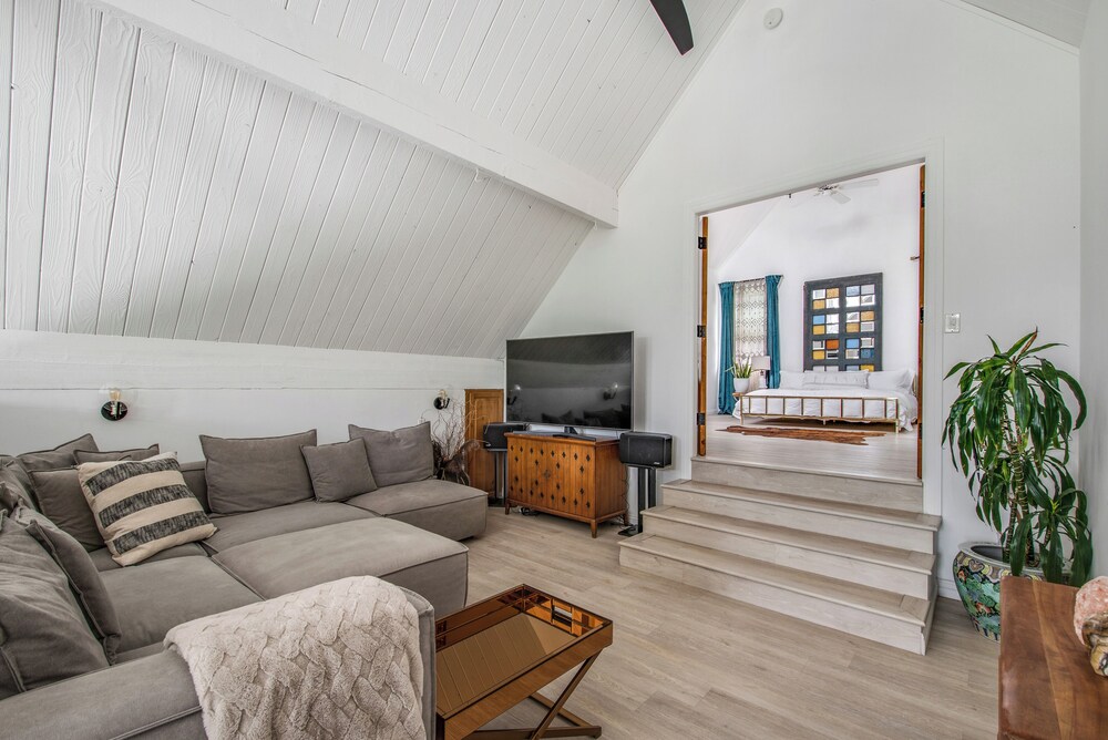 Walk to Lake Arrowhead: Peaceful Mountain Retreat!