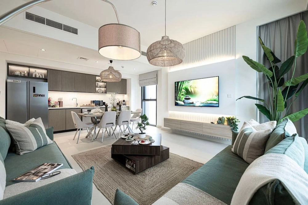 Burj Crown Lux Apartment by Dubai Mall