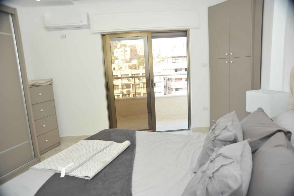Amazing one Bedroom Apartment in Amman, Elwebdah 2 view 4