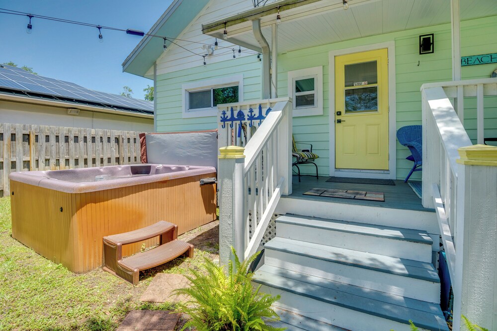 2 Blocks to Canal St: New Smyrna Beach Home