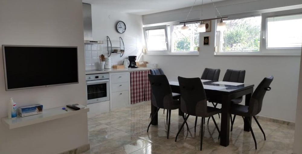 Neven - Economic Apartment Close to sea - A1 Prizemlje view 3