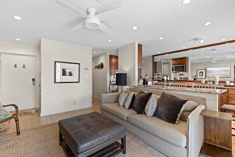 Colony Beach Club 246