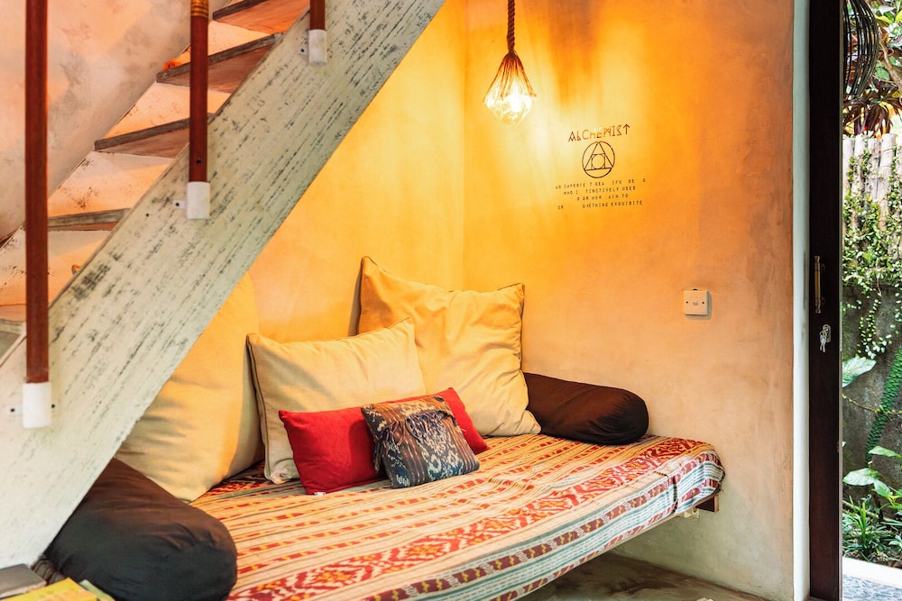 Barong Retreat Villa Ubud with Hammock Terrace, Garden & Koi Pond