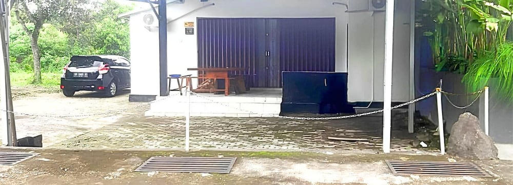 Djuragan Kamar Halona