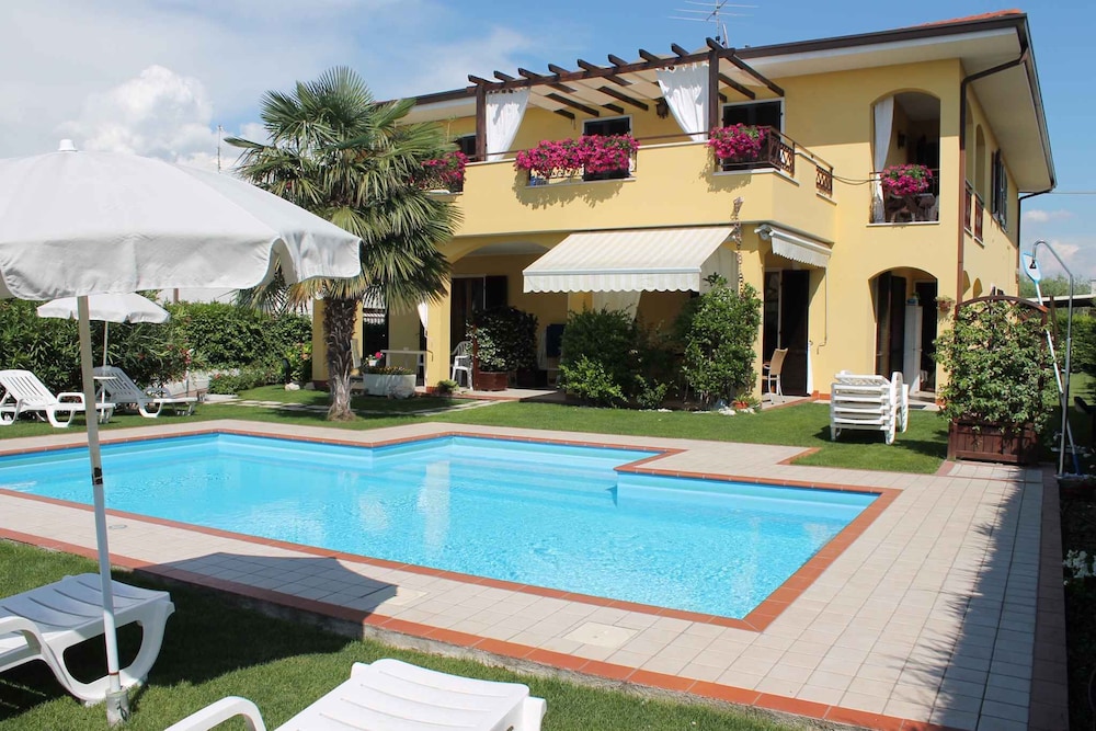 Ferienwohnung mit Terrasse und Pool