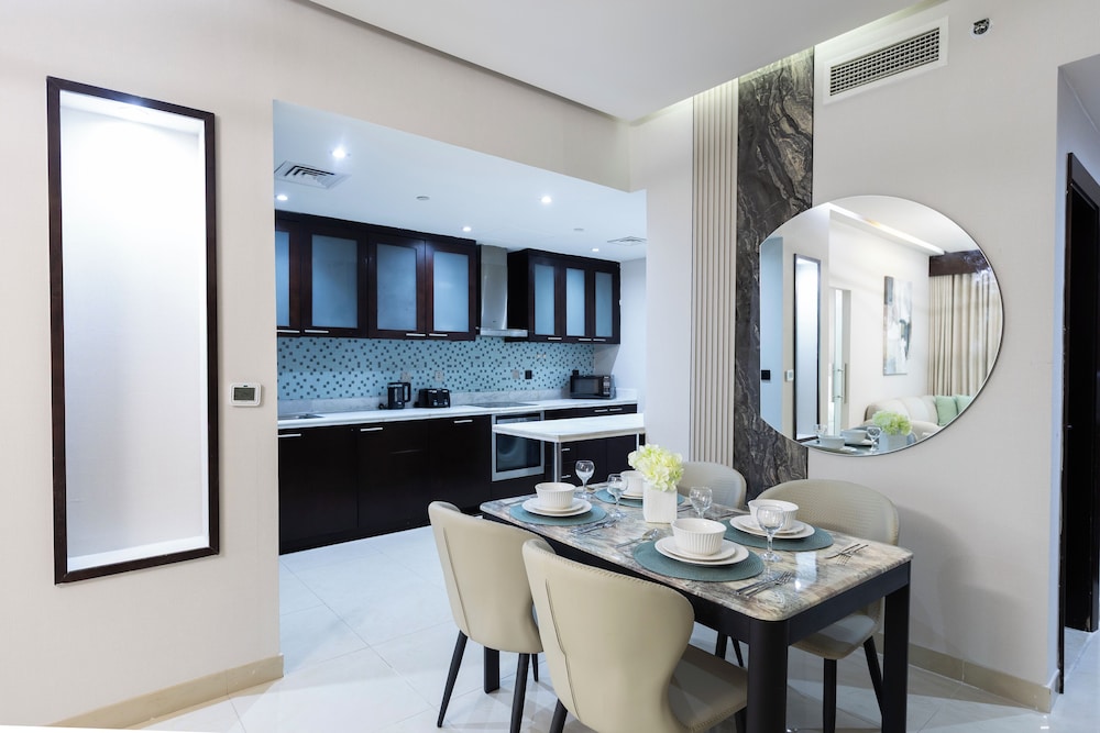 Stylish 2BR Business Bay Pool Access