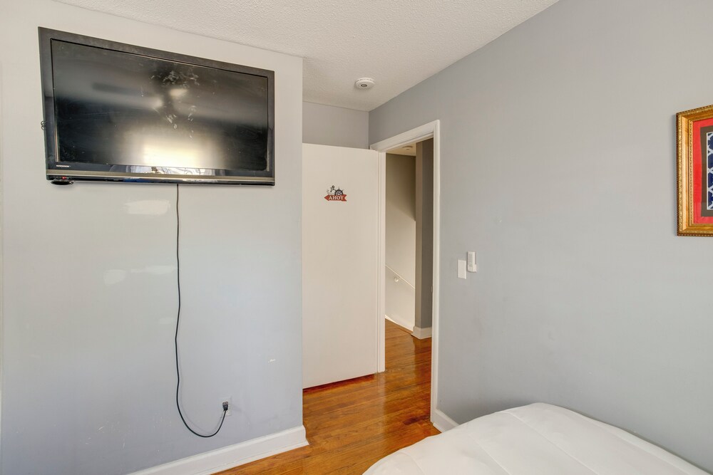 2 Mi to Downtown Columbia: Home w/ Theater Room!