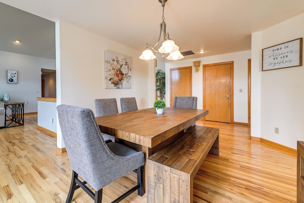 Vineyard Farmhouse in Oakland w/ Hot Tub!