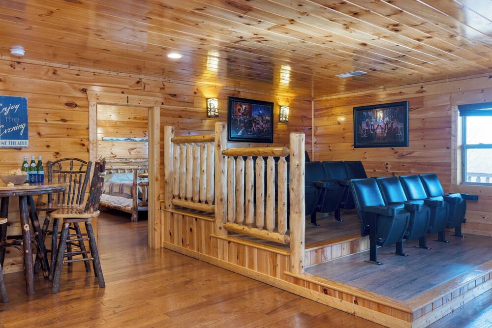 100 Guests Blackthorn: Sister Smokies Homes Luxury Mountain Retreat