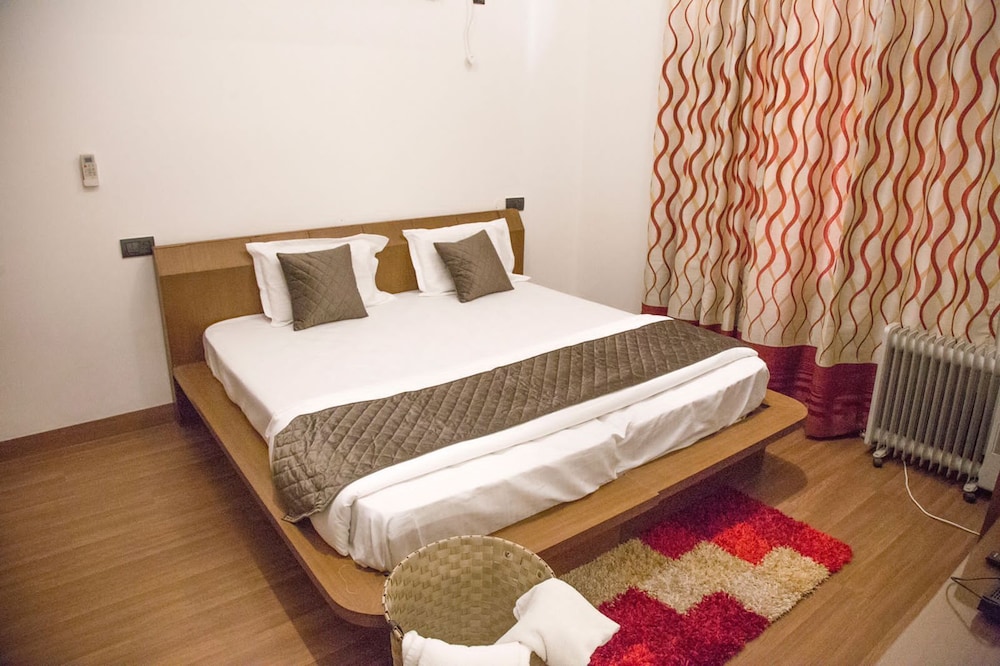 Classic Pine View Villa Kasauli