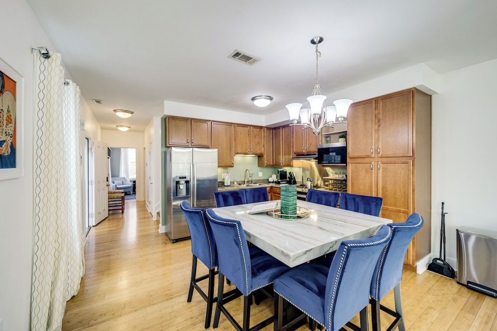 Queen City Charm Near University & Hospitals!