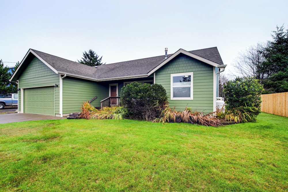 < 2 Blocks to Beach! Pet-friendly Home in Moclips