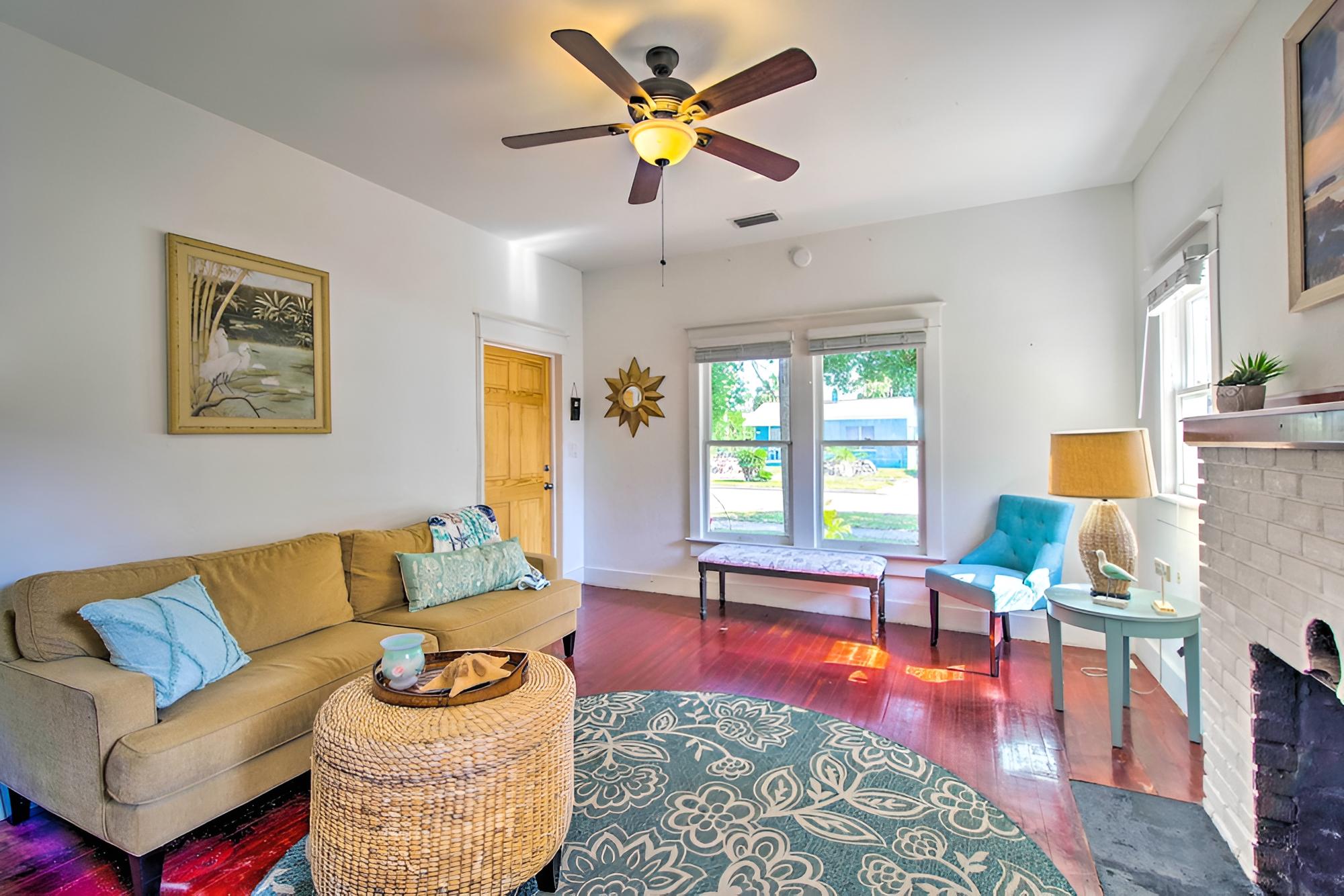 Bright & Airy Escape: 3 Mi to Melbourne Beach view 4