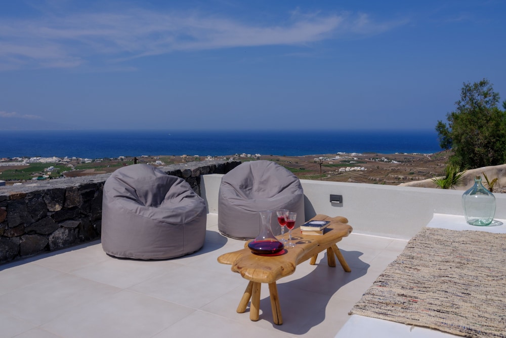 RyoLithos Suites photo 2