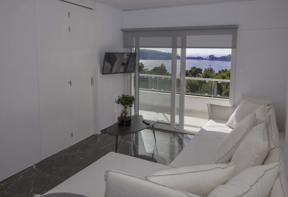Luxury penthouse with stunning riviera view by GHH