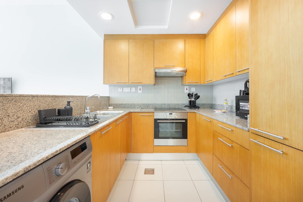 Minimalist and Modern Studio in Business Bay