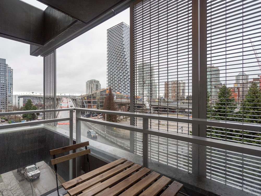 Sterling Suites - Yaletown - Image 2