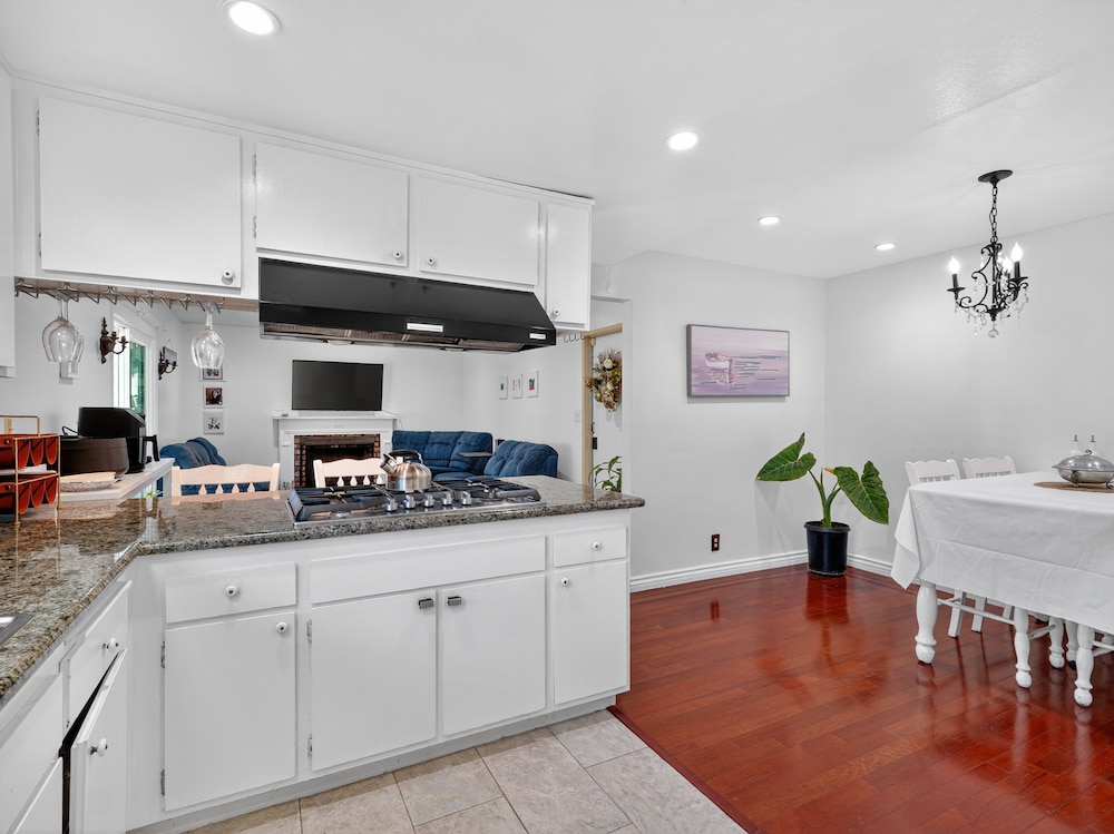 Coastal Escape With Private Mini Golf 4 Bedroom Home