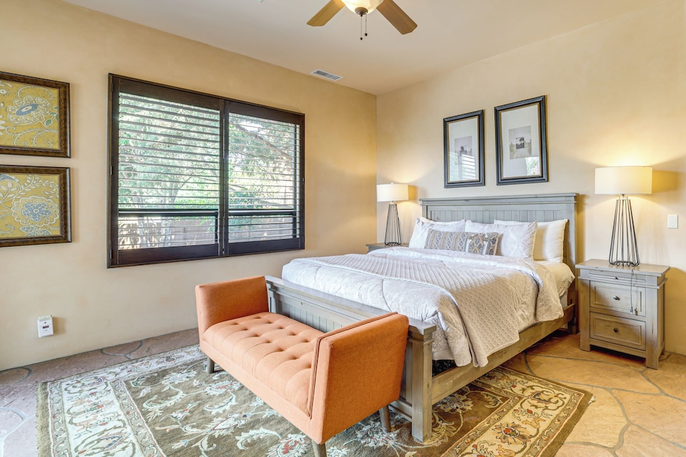 1/2 Mi to Airport Mesa! Hot Tub Haven w/ Mtn Views