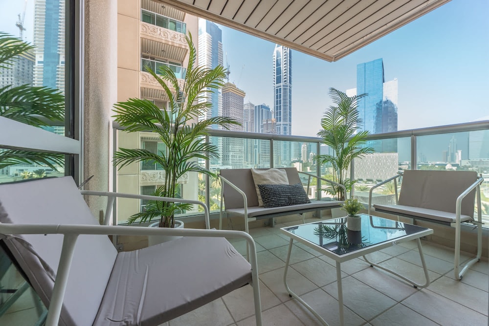 Prime 2BR Near Marina Mall Tram