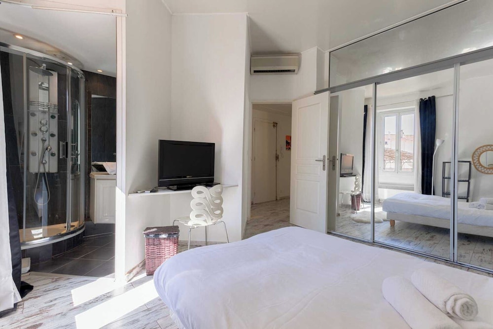 Elegant Flat in Cannes 2br-4p view 5