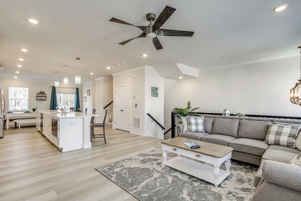 4 Mi to Ocean City Beach: Large Family Townhome