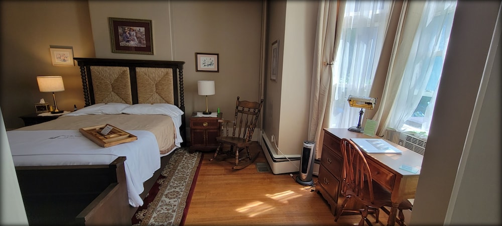 Inn at the Agora