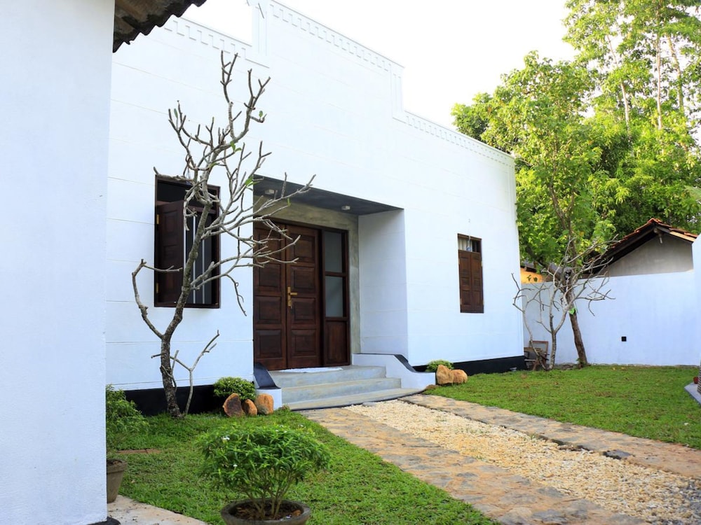 Sasen villas - Polhena Beach