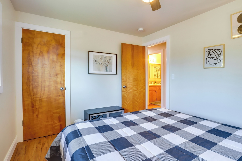 10 Mi to Portland: Greenway Neighborhood Home