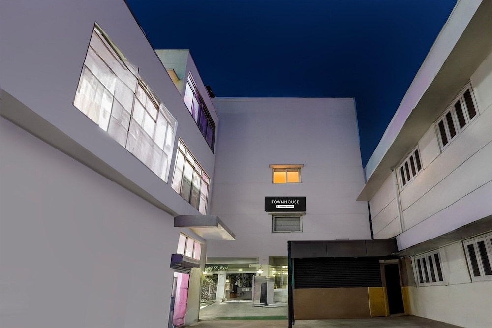 Super Townhouse Arcot Road